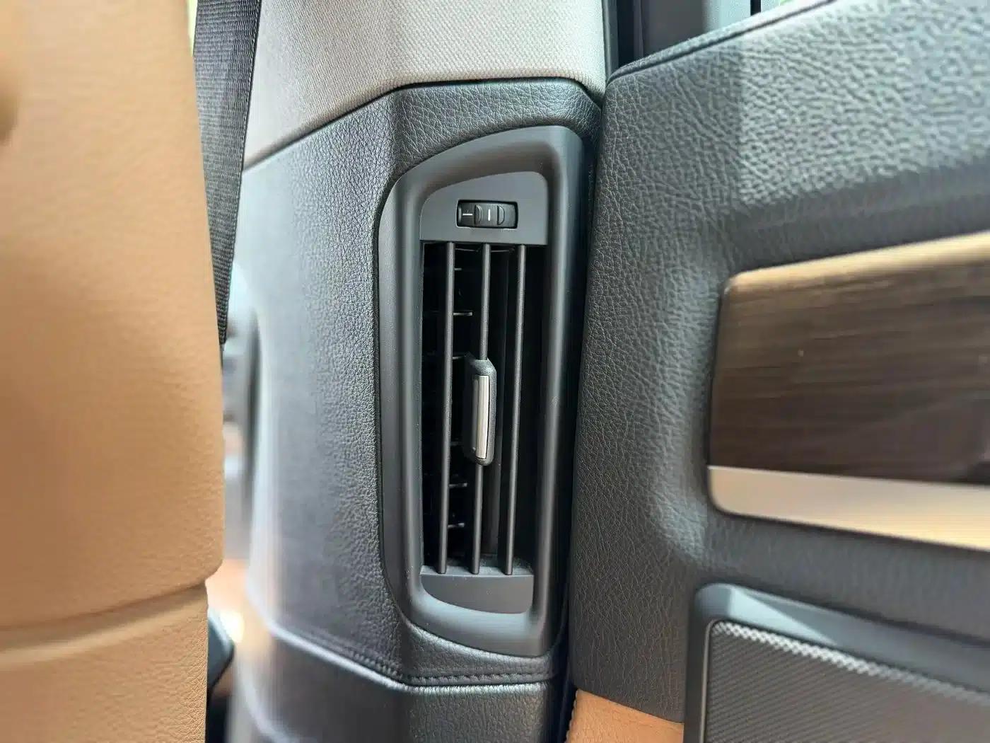 2011 BMW 7 Series 750Li xDrive — миниатюра 25