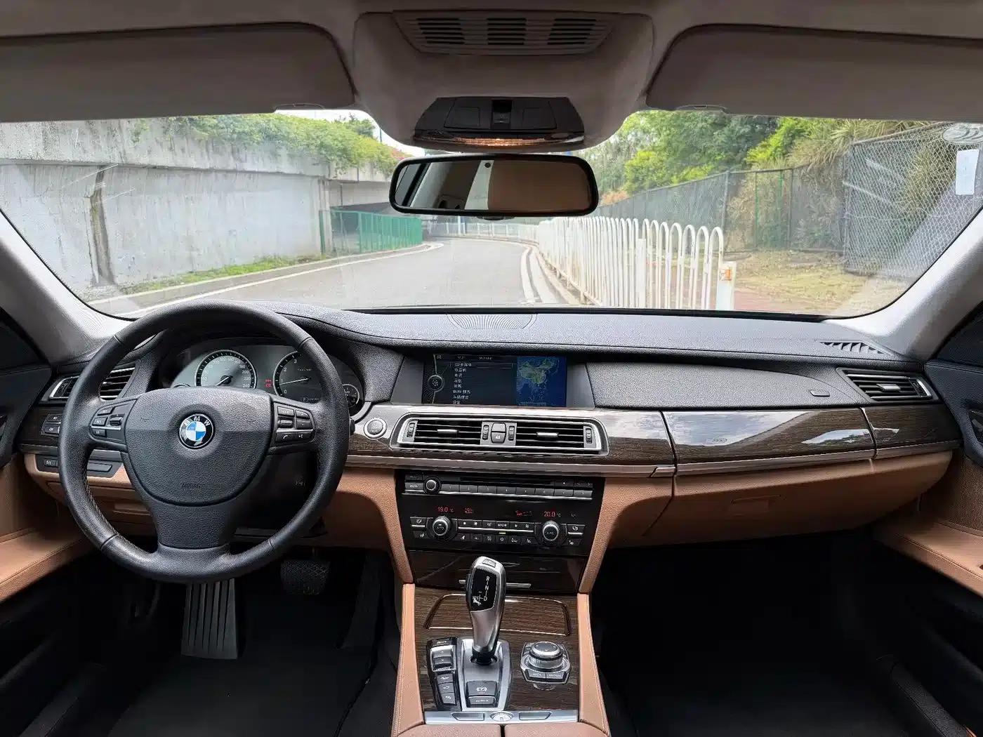 2011 BMW 7 Series 750Li xDrive — миниатюра 9