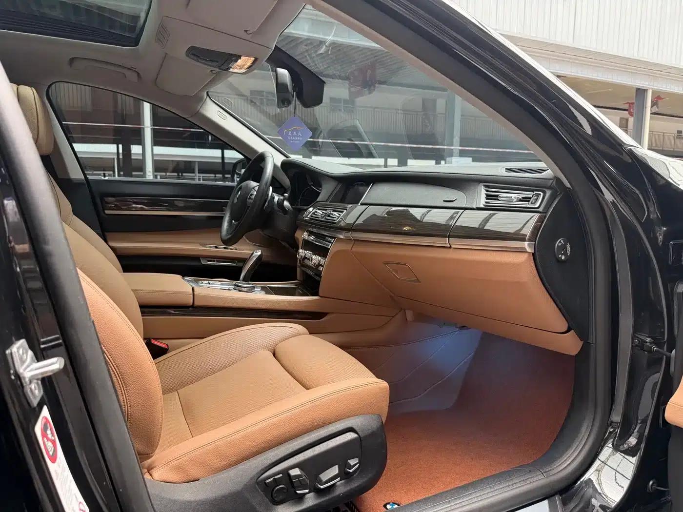 2013 BMW 7 Series 740Li Leading Edition — миниатюра 16