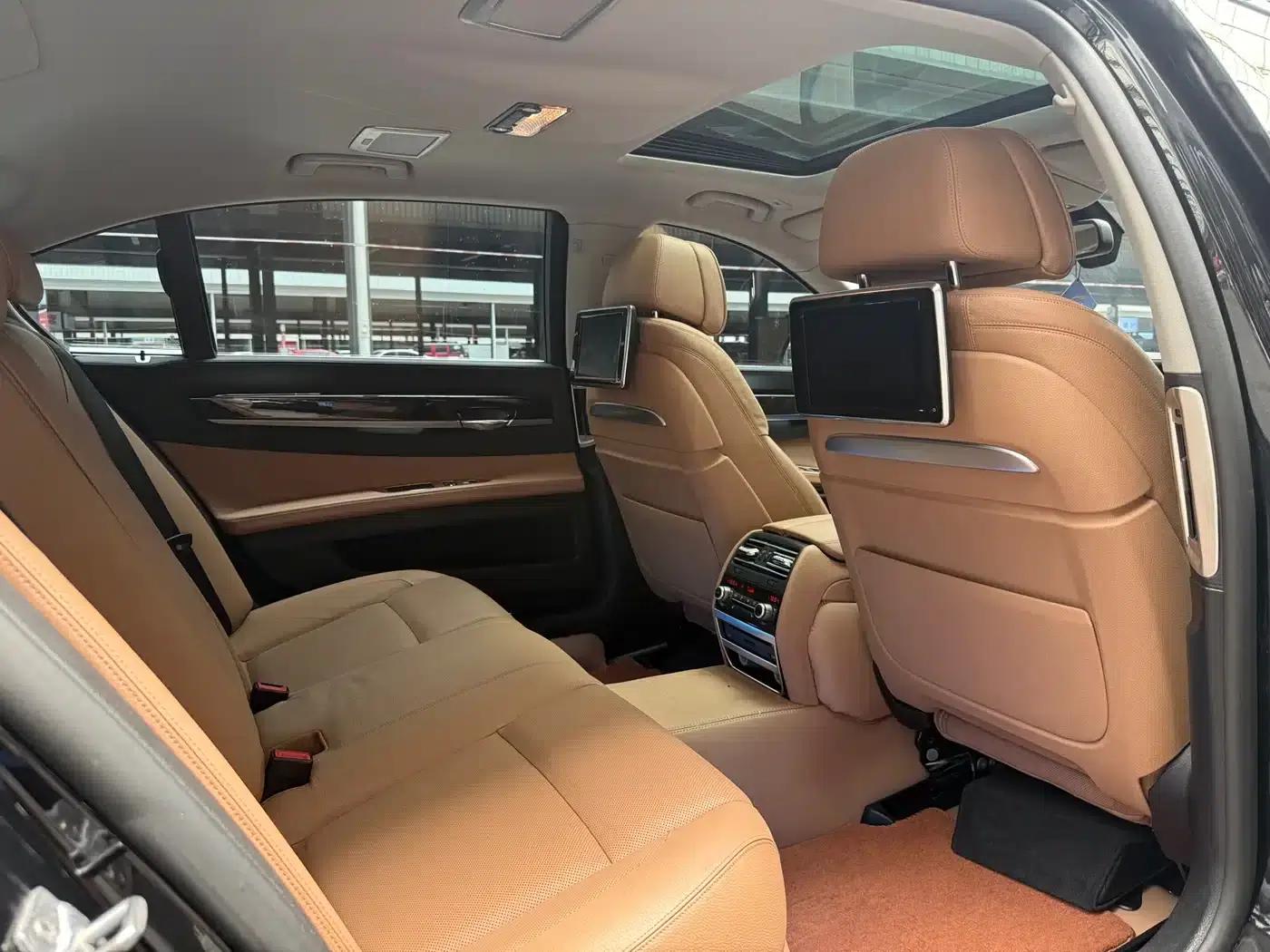 2013 BMW 7 Series 740Li Leading Edition — миниатюра 17