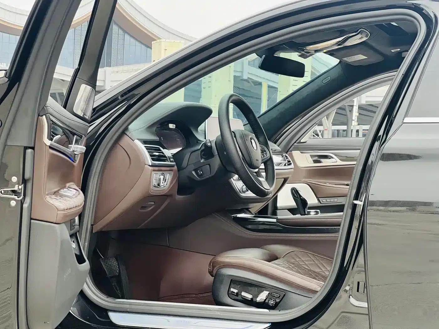 2022 BMW 7 Series 740Li xDrive Executive Luxury Package — миниатюра 4