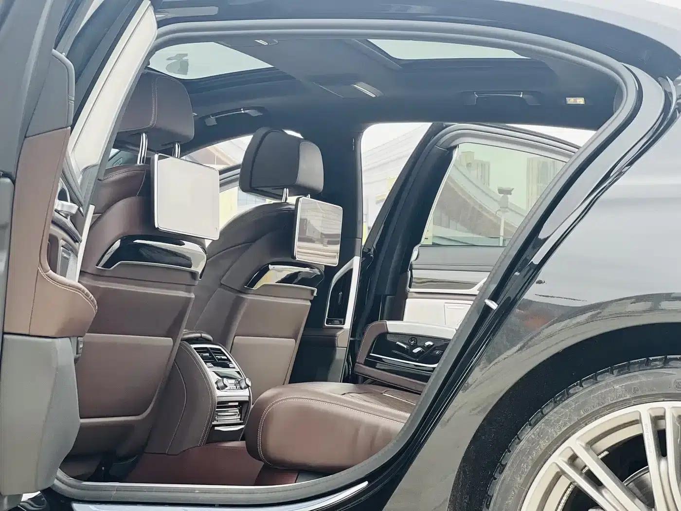 2022 BMW 7 Series 740Li xDrive Executive Luxury Package — миниатюра 5