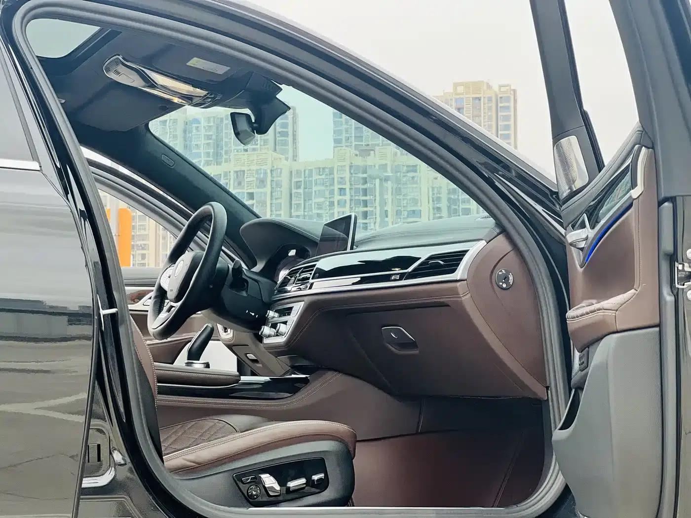 2022 BMW 7 Series 740Li xDrive Executive Luxury Package — миниатюра 6