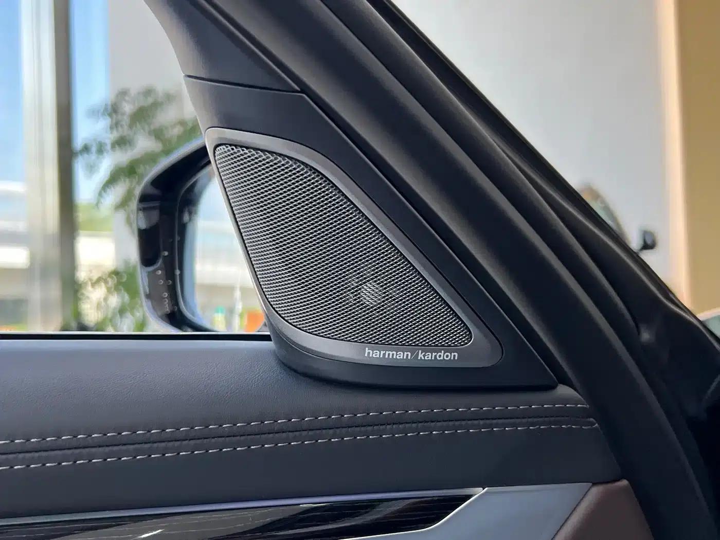 2019 BMW 7 Series 740Li Leading Edition M Sport Package — миниатюра 12