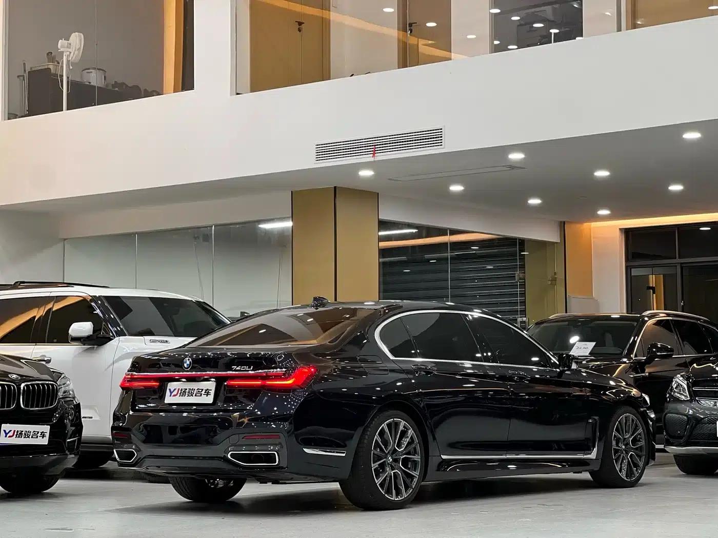 2019 BMW 7 Series 740Li Leading Edition M Sport Package — миниатюра 3