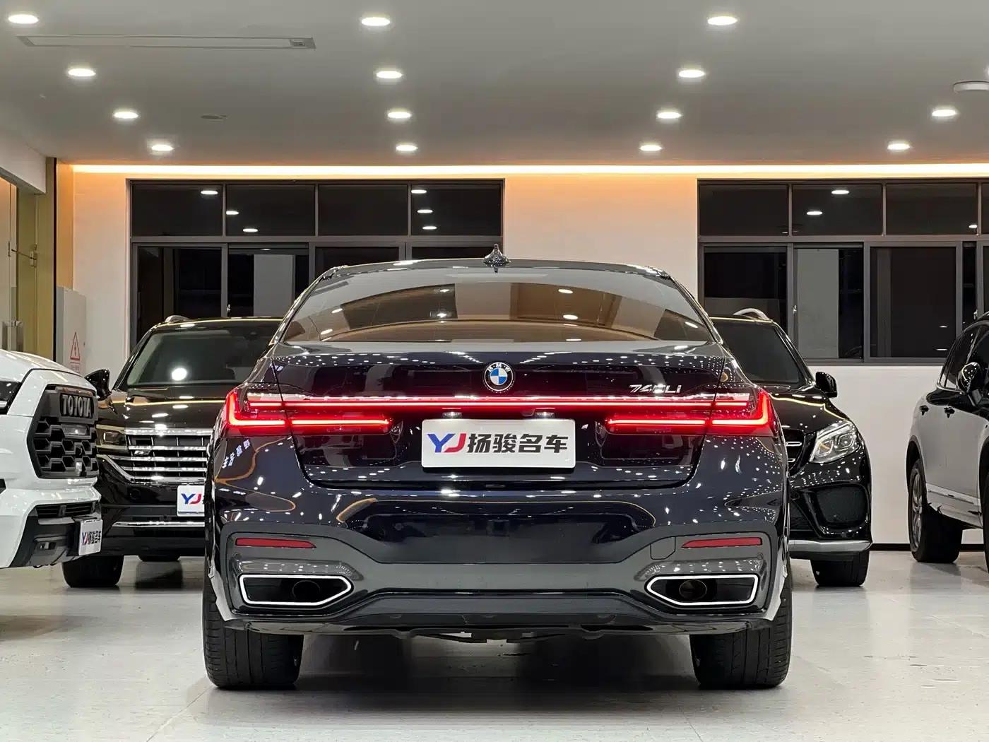 2019 BMW 7 Series 740Li Leading Edition M Sport Package — миниатюра 4