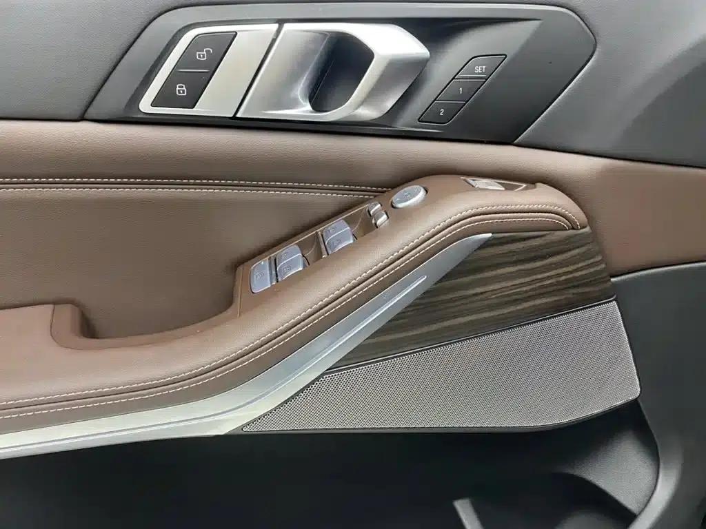BMW X5 2025 xDrive 40Li M Sport Shadow Edition — миниатюра 18