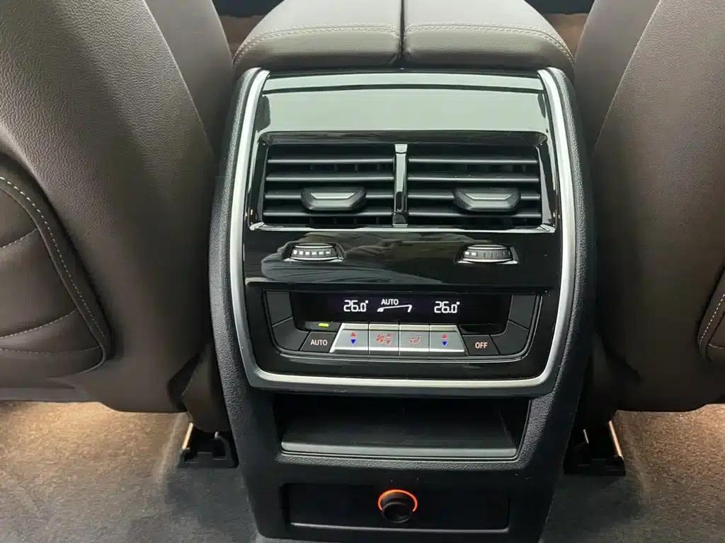 BMW X5 2025 xDrive 40Li M Sport Shadow Edition — миниатюра 22