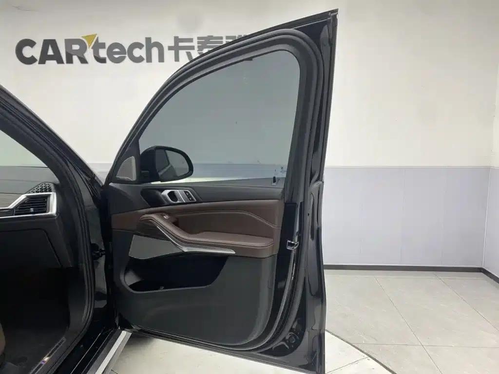 BMW X5 2025 xDrive 40Li M Sport Shadow Edition — миниатюра 25