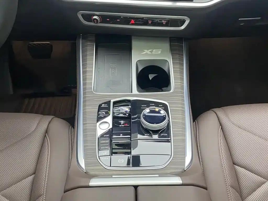 BMW X5 2025 xDrive 40Li M Sport Shadow Edition — миниатюра 28