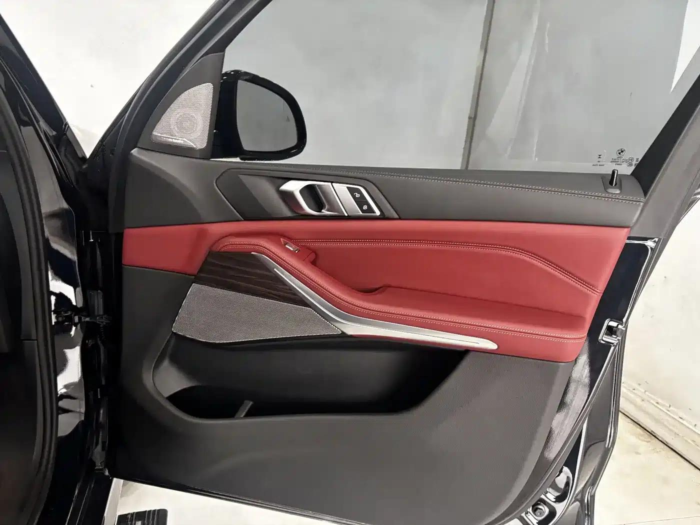 BMW X5 2025 xDrive 40Li M Sport Shadow Edition — миниатюра 27