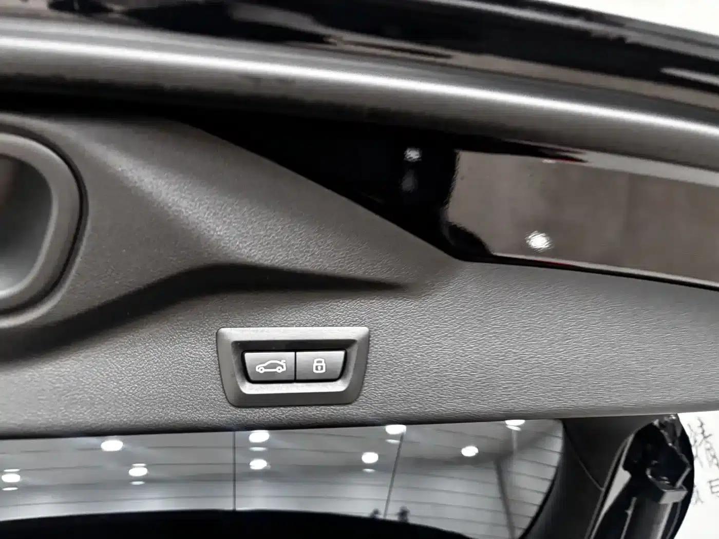 BMW X5 2025 xDrive 40Li M Sport Shadow Edition — миниатюра 31
