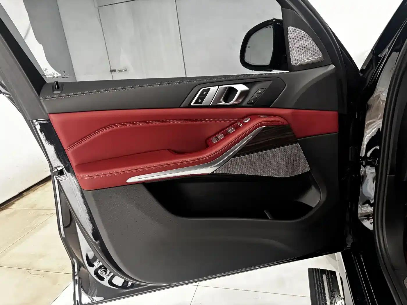 BMW X5 2025 xDrive 40Li M Sport Shadow Edition — миниатюра 10