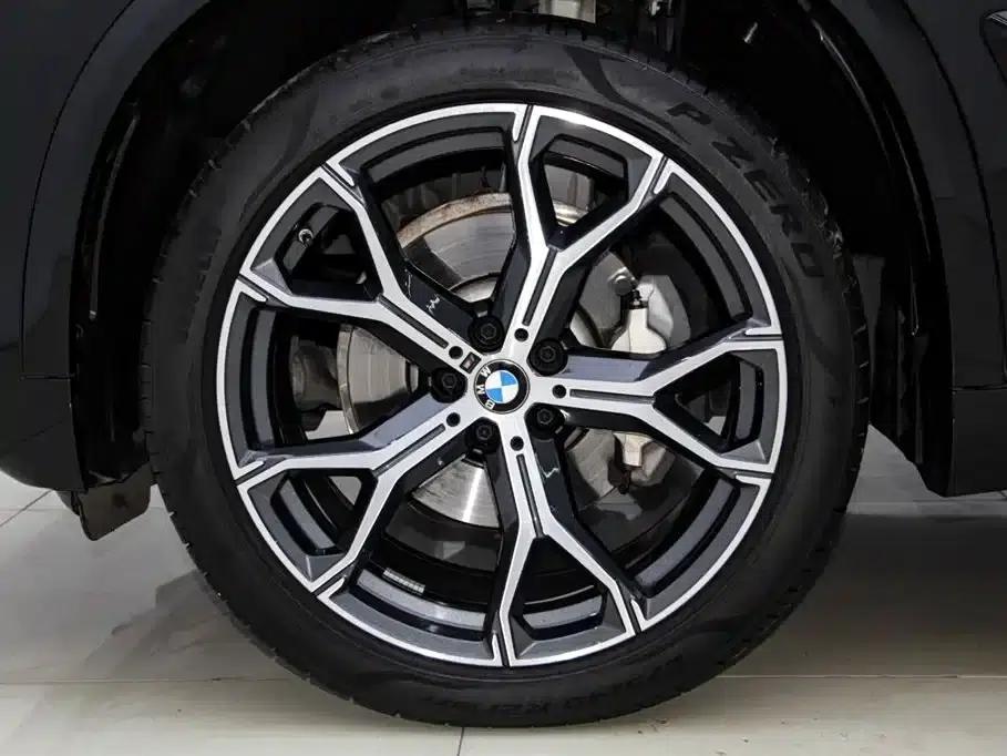 BMW X5 2023 xDrive 30Li M Sport Shadow Edition — миниатюра 35