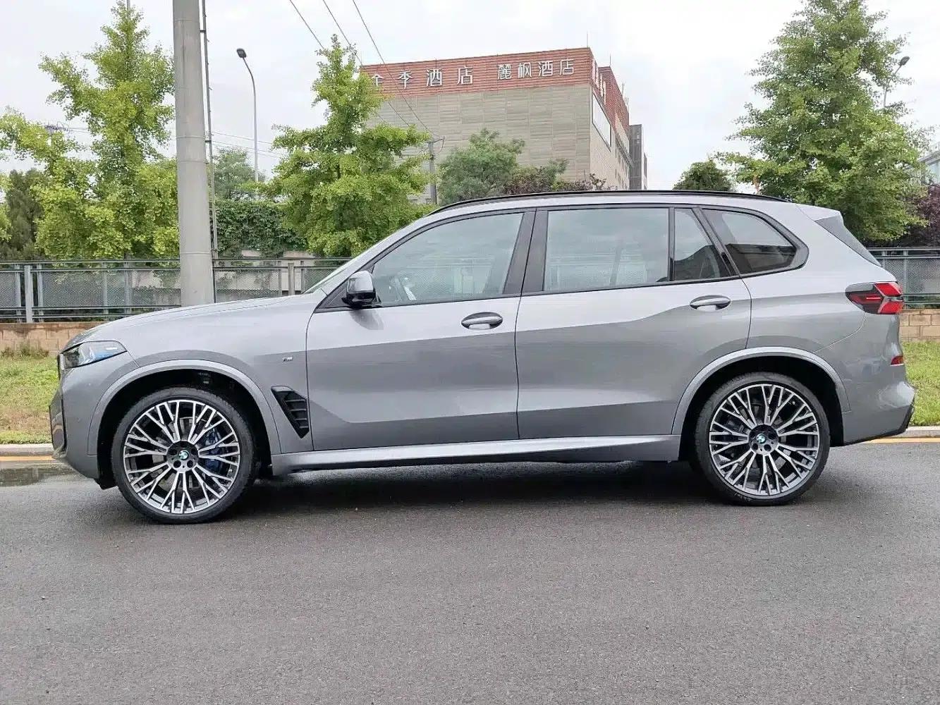 BMW X5 2025 xDrive 40Li M Sport Shadow Edition — миниатюра 4