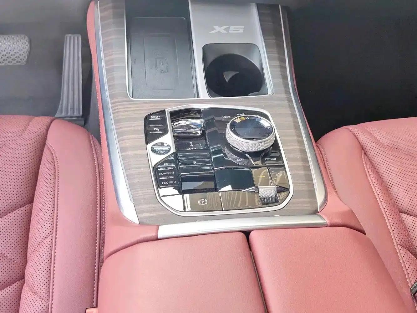 BMW X5 2025 xDrive 40Li M Sport Shadow Edition — миниатюра 9