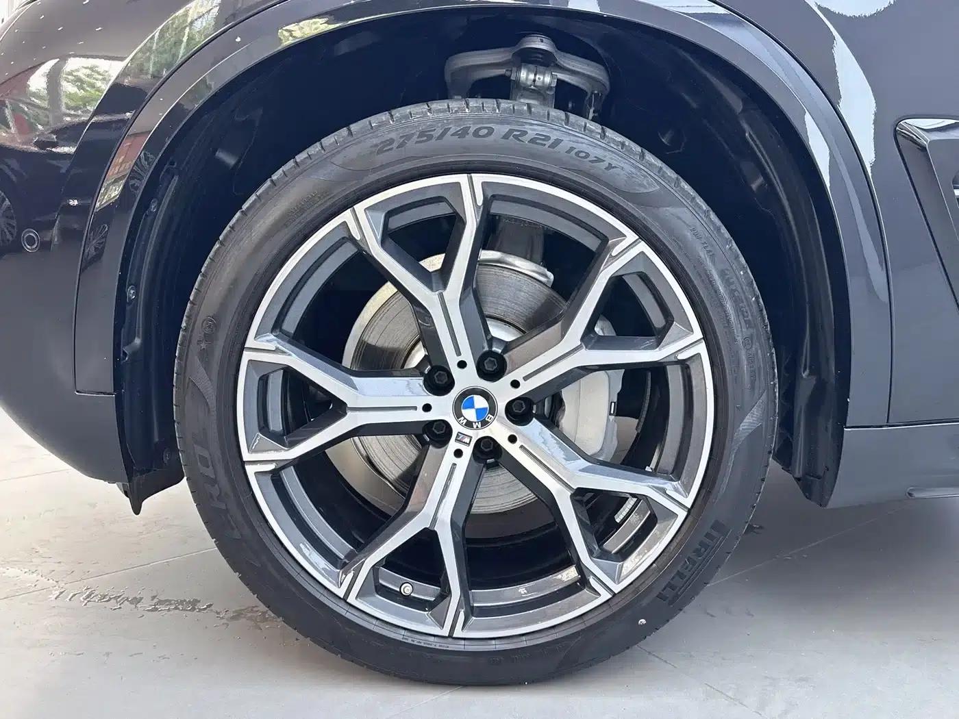 BMW X5 2023 xDrive 30Li M Sport Shadow Edition — миниатюра 13