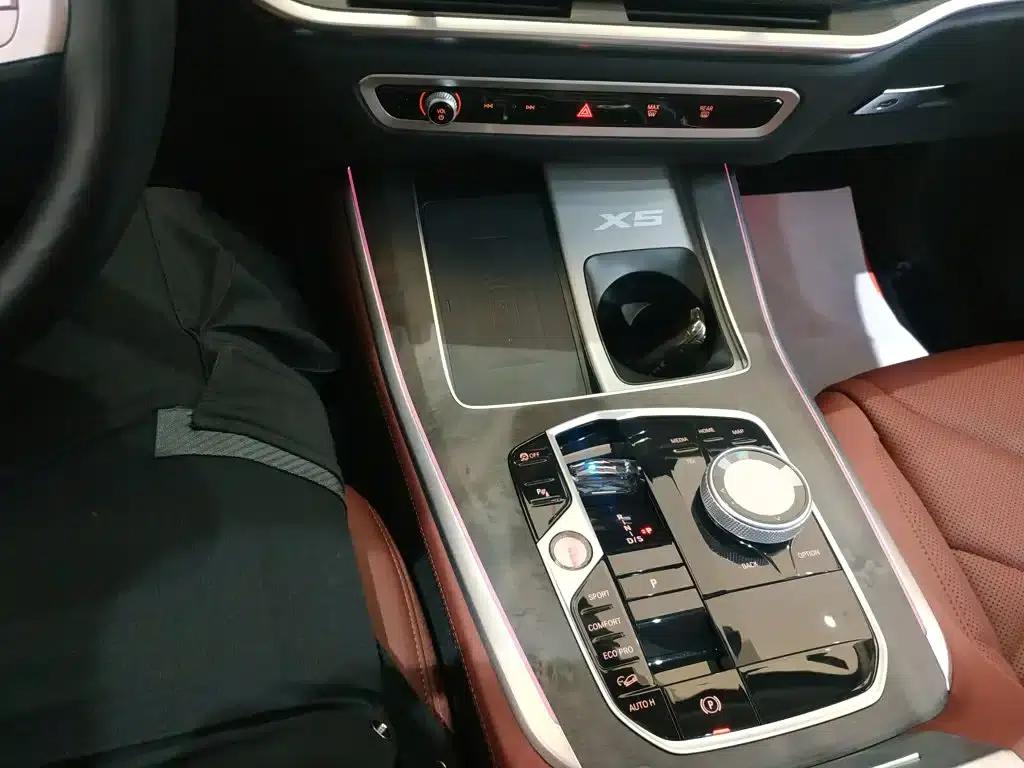 BMW X5 2023 xDrive 30Li M Sport Shadow Edition — миниатюра 14