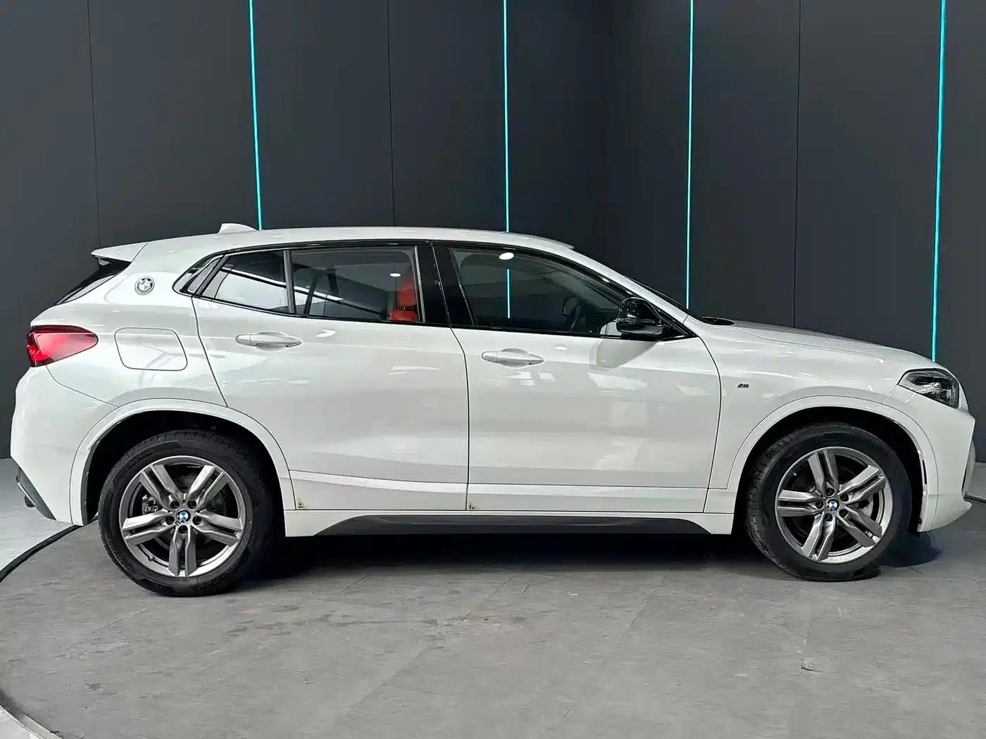 BMW X2 2023 sDrive25i M Sport Shadow Edition — миниатюра 4