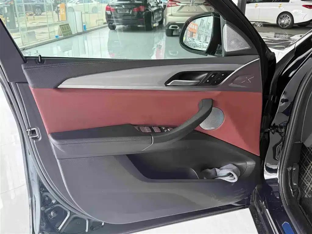 2022 BMW X4 xDrive 25i M Sport Package — миниатюра 6