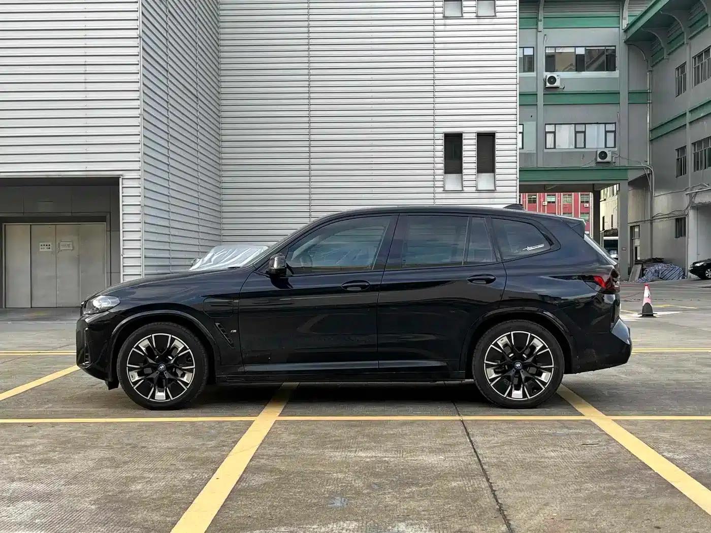 BMW iX3 2022 Facelift - Pioneer Edition — миниатюра 4