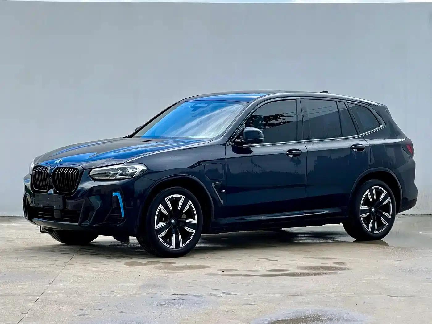 BMW iX3 2022 Leading Edition — миниатюра 1