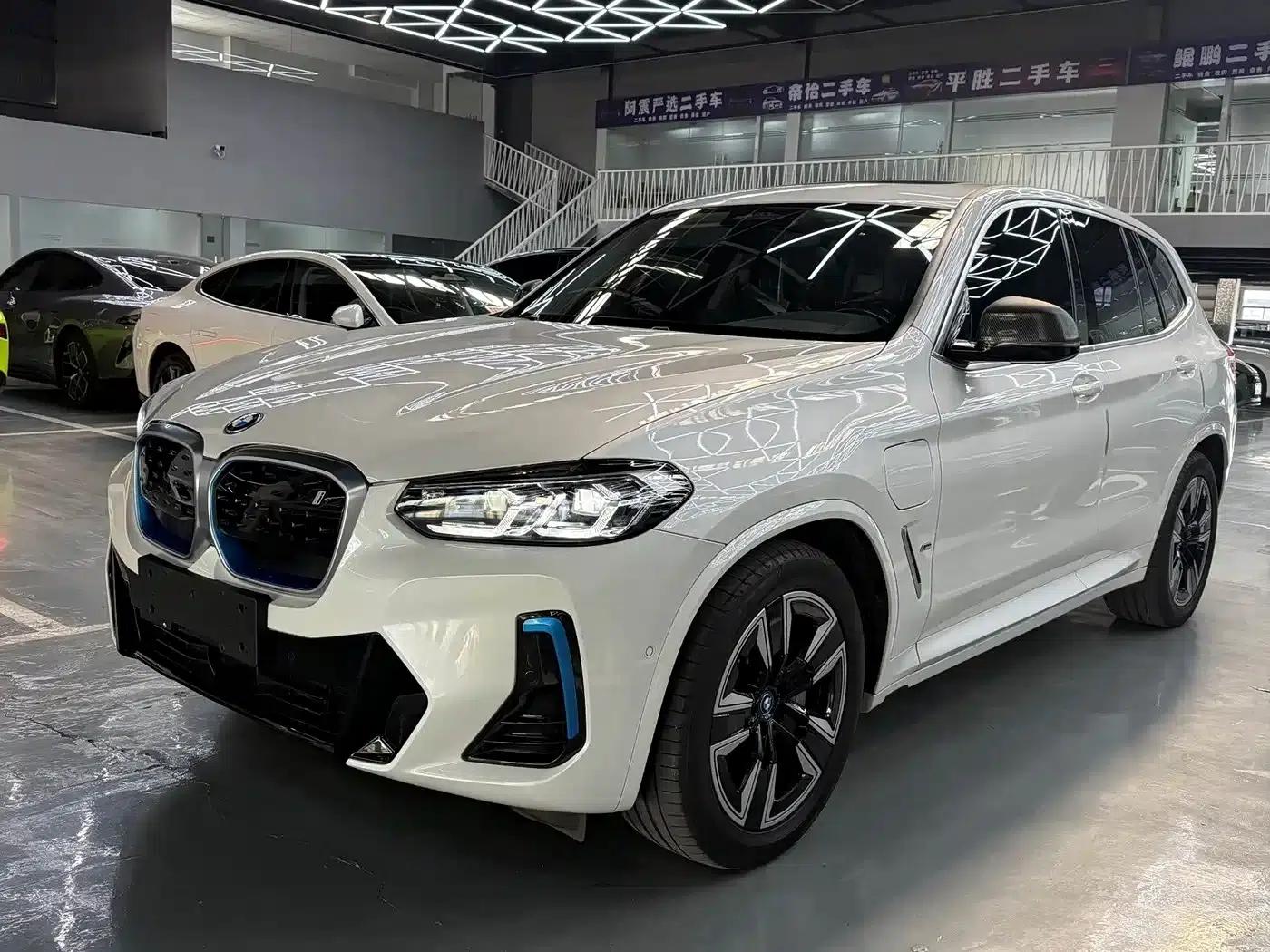 BMW iX3 2022 Leading Edition — миниатюра 1