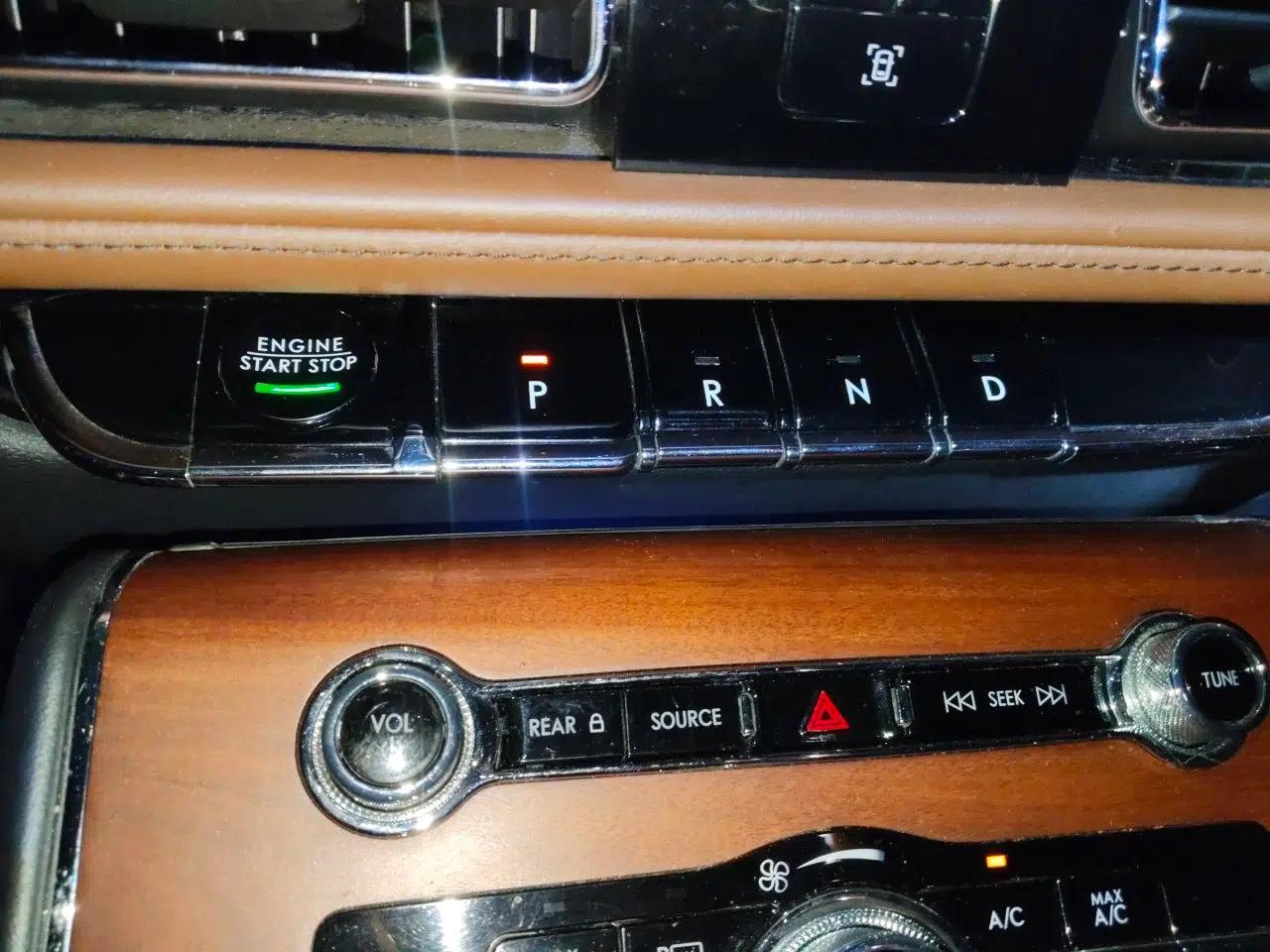 Lincoln Aviator 2021 3.0T V6 All-Wheel-Drive Executive Edition — миниатюра 14