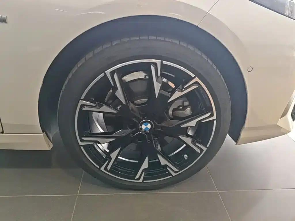 2025 BMW 2 Series 225L M Sport Shadow Edition — миниатюра 14