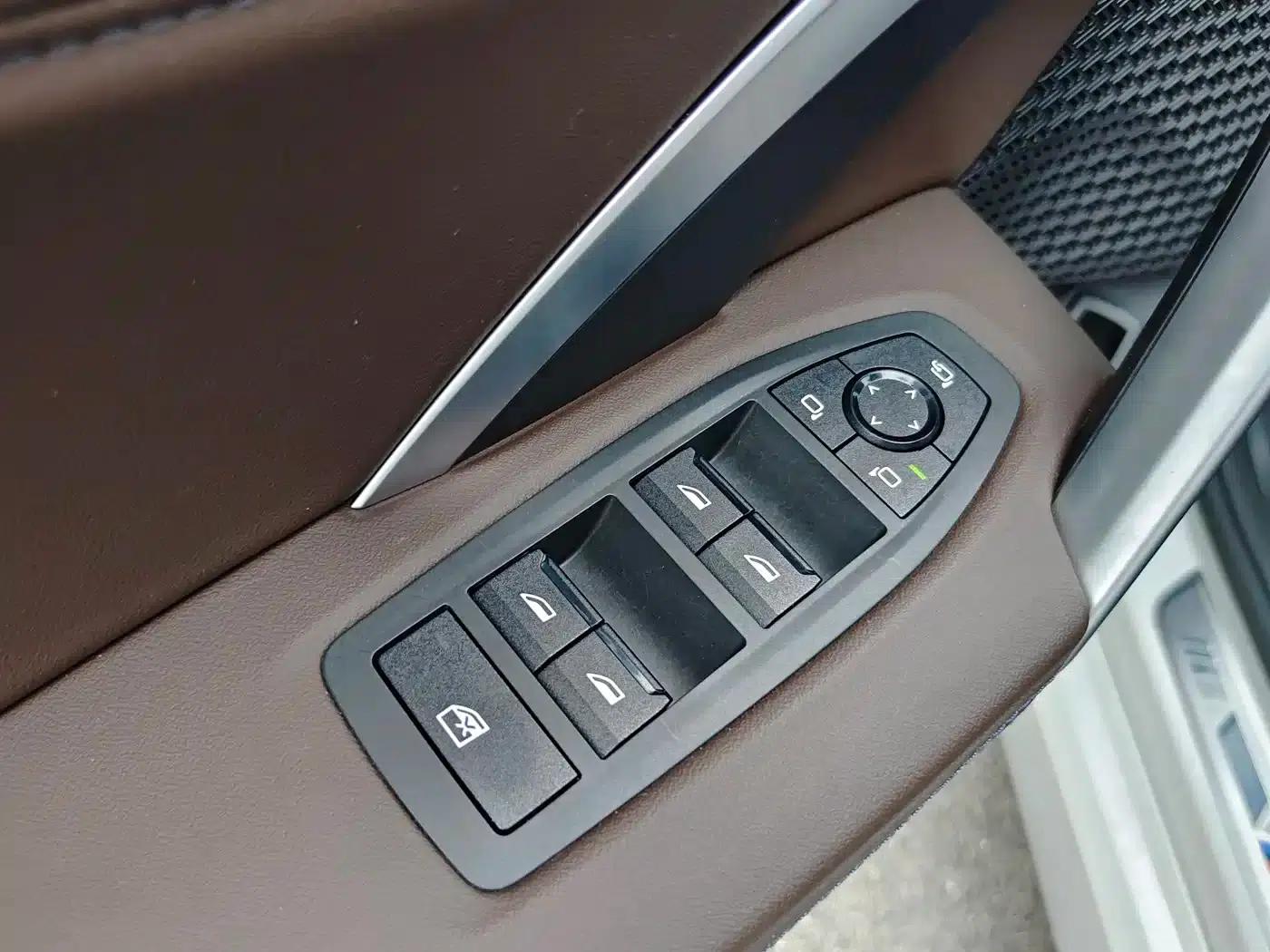 BMW iX1 2023 eDrive25L M Sport Package — миниатюра 16