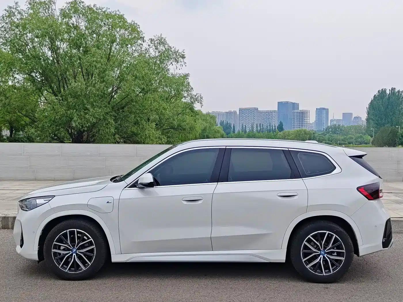 BMW iX1 2023 eDrive25L M Sport Package — миниатюра 5