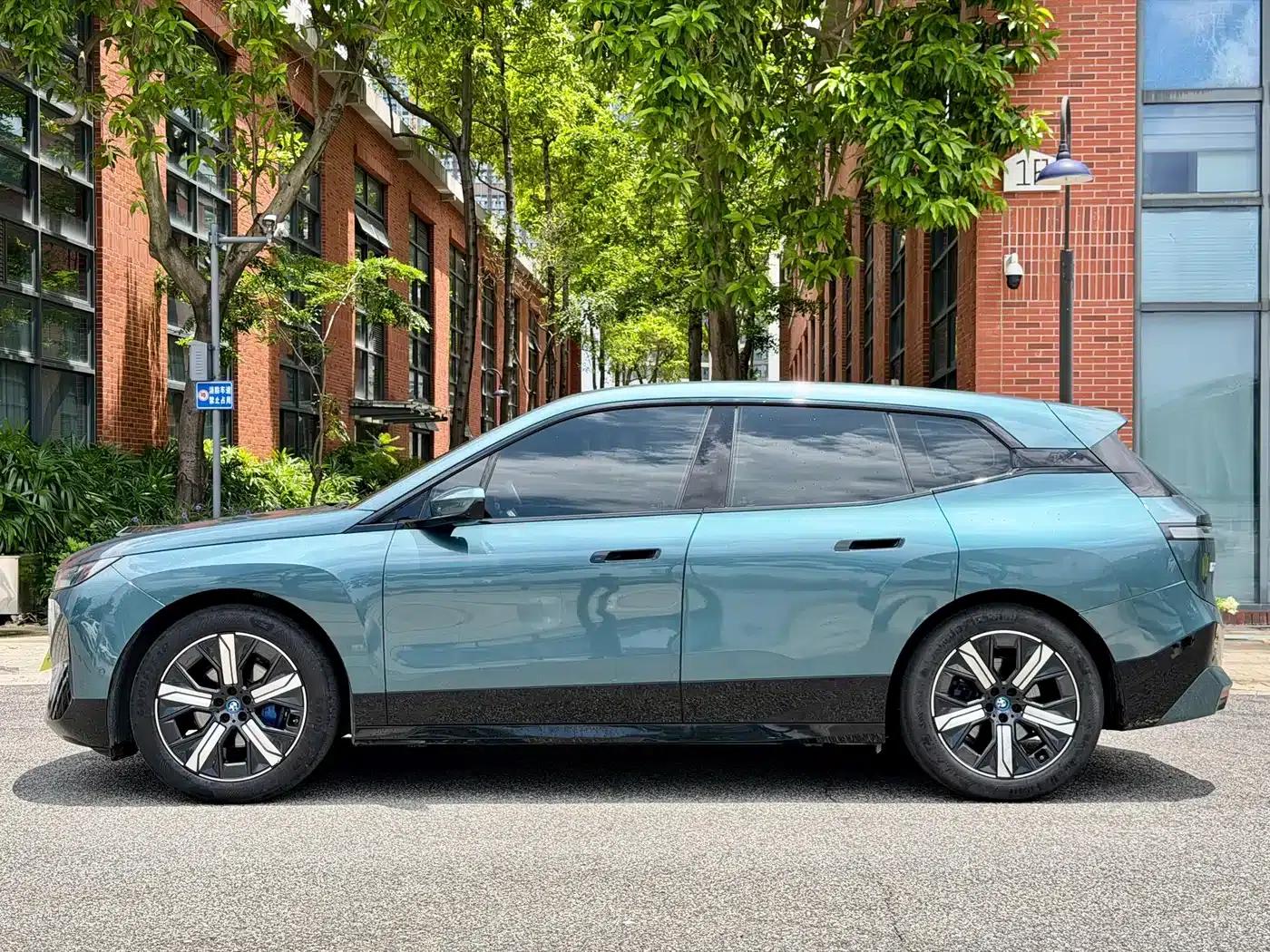 BMW iX 2022 xDrive40 — миниатюра 2