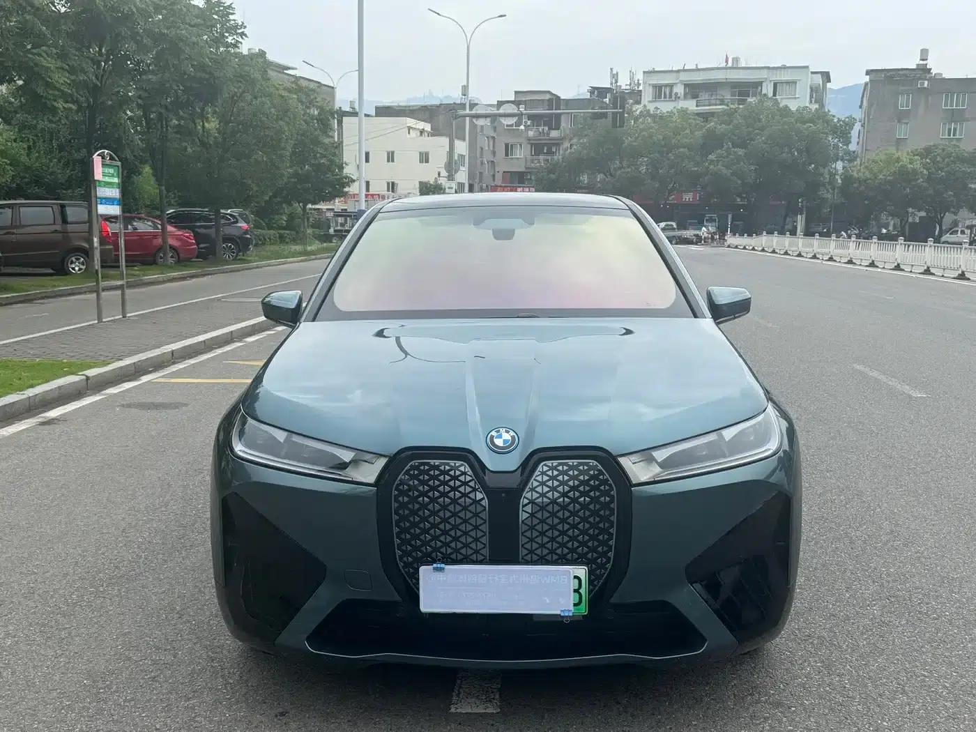 BMW iX 2023 xDrive40 — миниатюра 2
