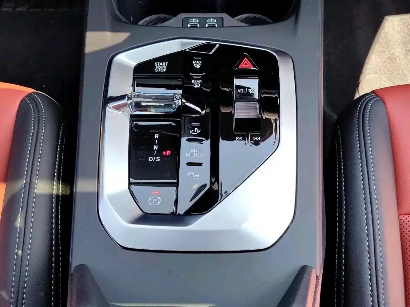 2025 BMW M235L — миниатюра 9