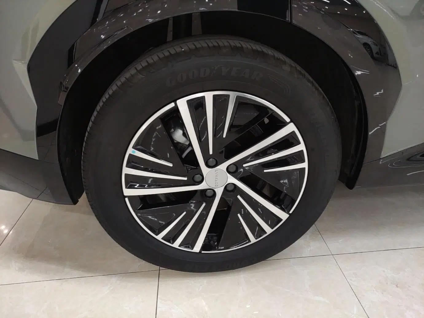 Lynk & Co 08 EM-P 2023 220km All-Wheel-Drive Performance Halo — миниатюра 11