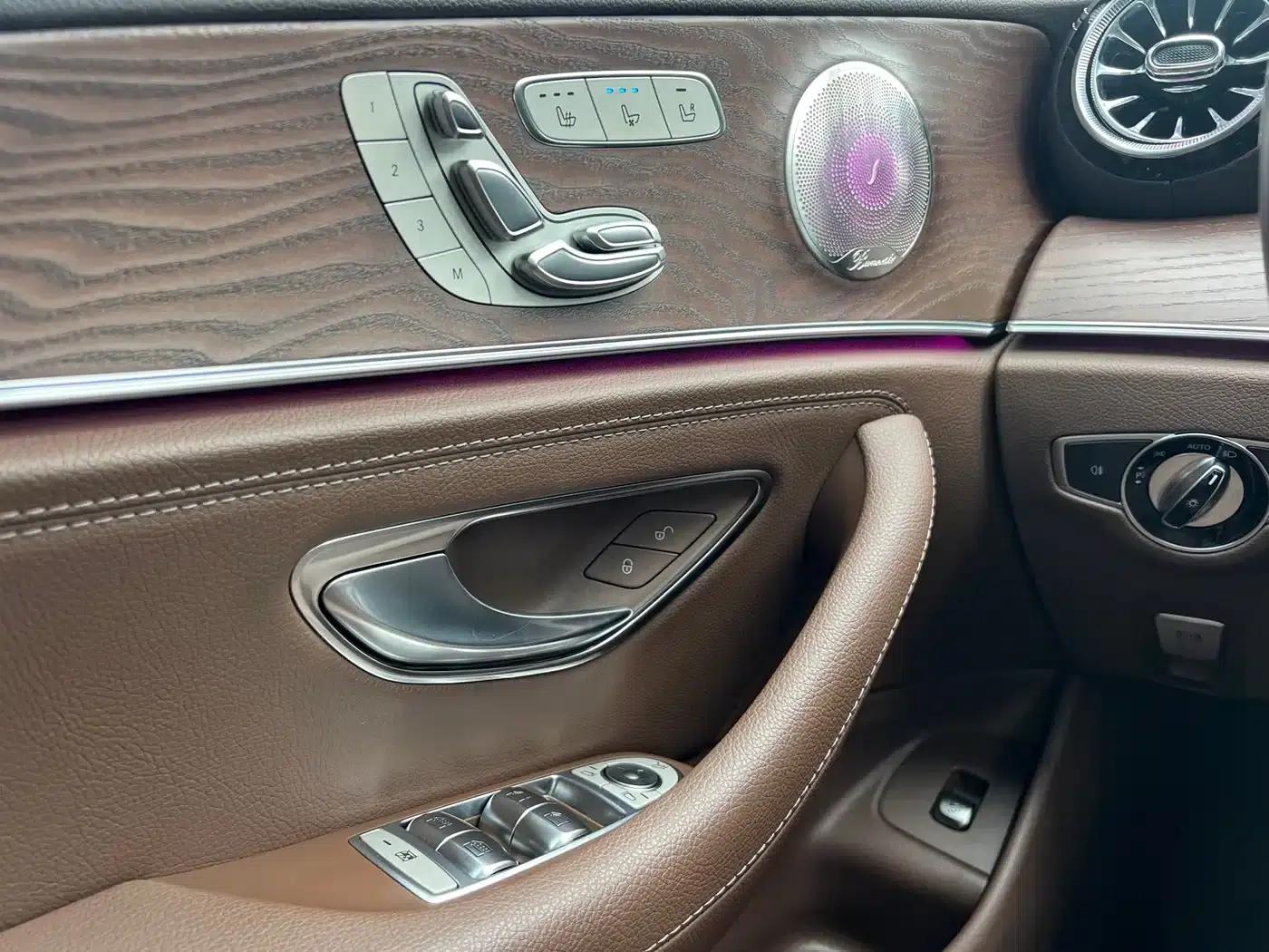 Mercedes-Benz E-Class 2020 Facelift E 300 L Special Edition — миниатюра 12
