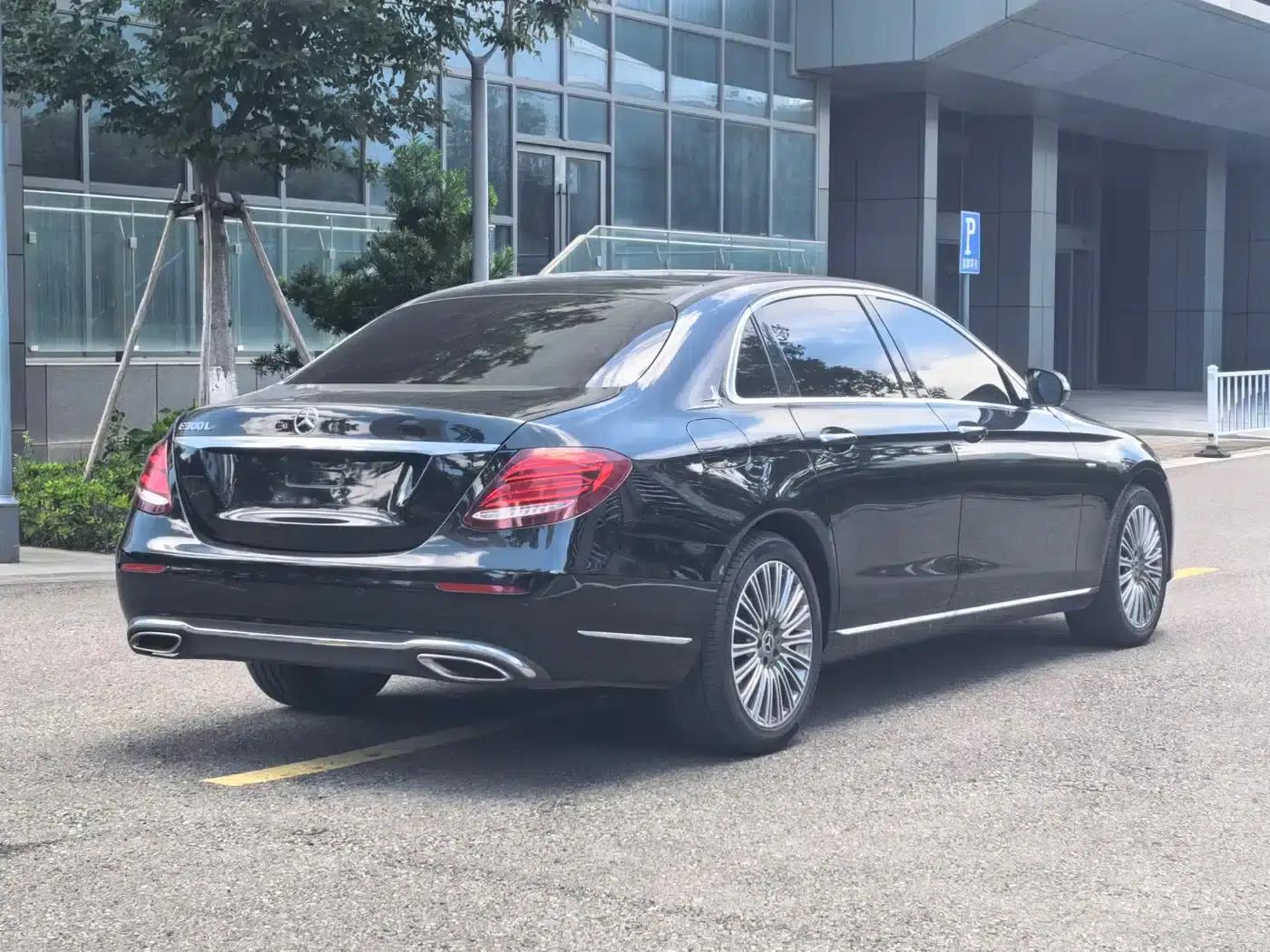 2019 Mercedes-Benz E-Class E 300 L Luxury — миниатюра 4
