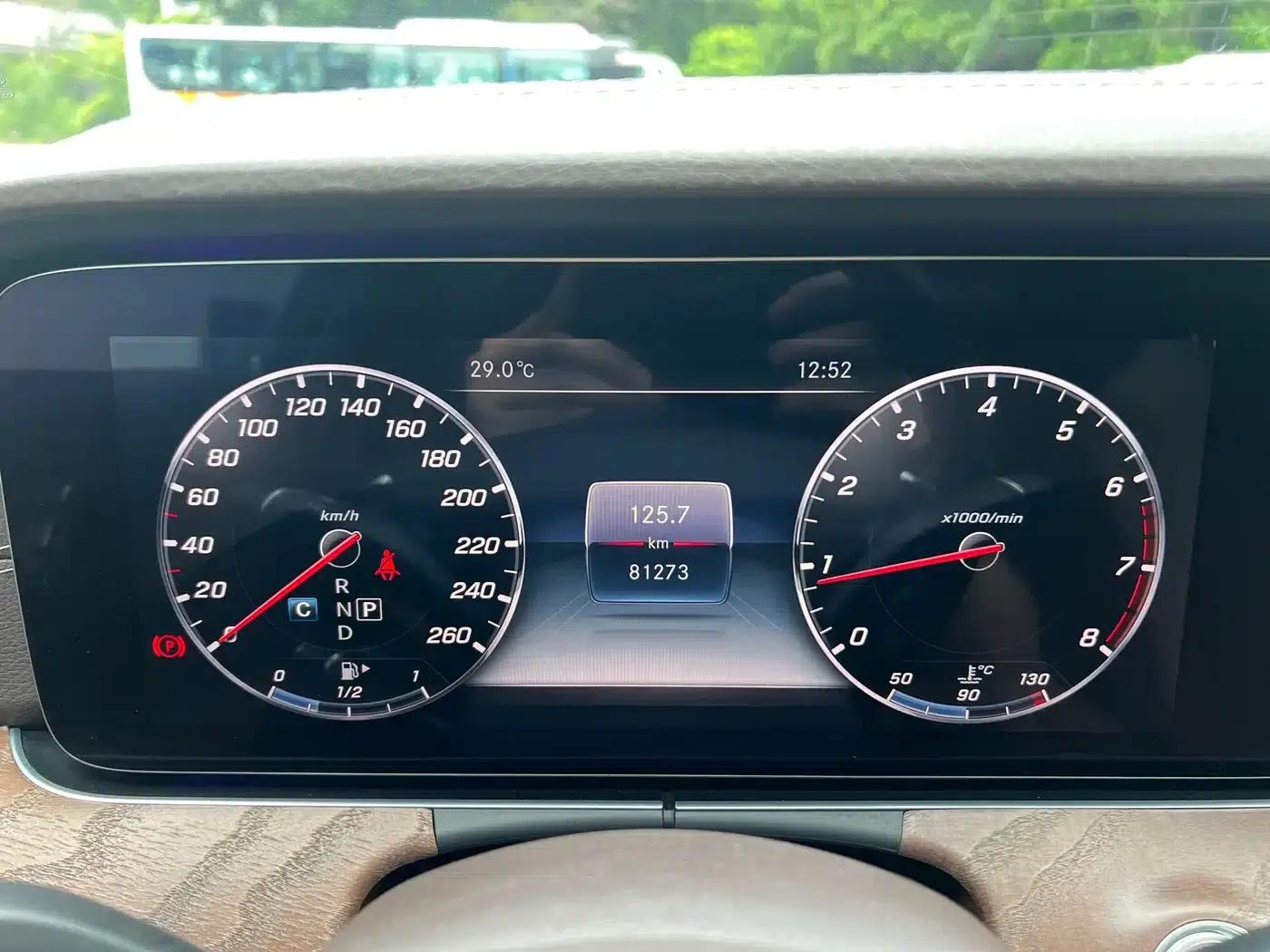 Mercedes-Benz E-Class 2018 Facelift E 300 L Fashion Model — миниатюра 20