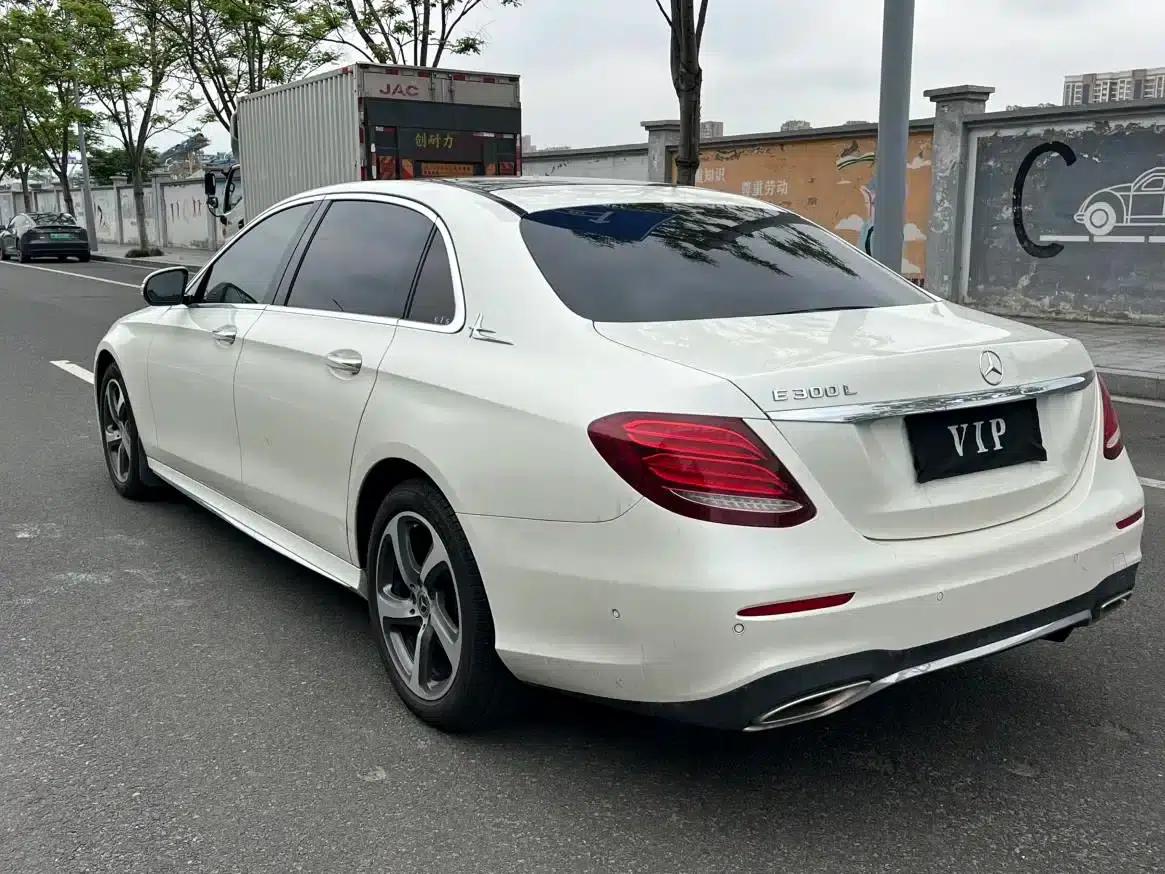 2016 Mercedes-Benz E-Class E 300 L Sport Luxury — миниатюра 19