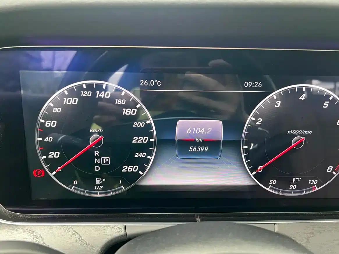2016 Mercedes-Benz E-Class E 300 L Sport Luxury — миниатюра 4