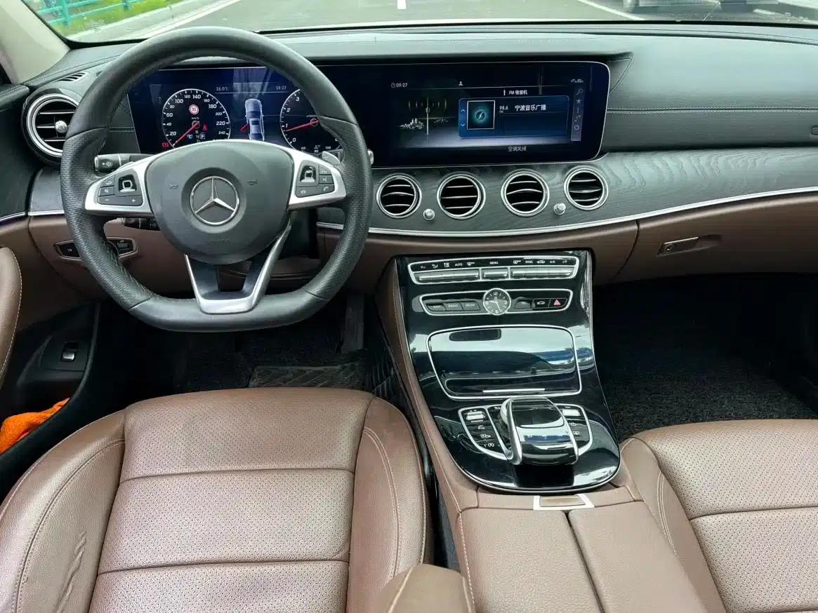 2016 Mercedes-Benz E-Class E 300 L Sport Luxury — миниатюра 8