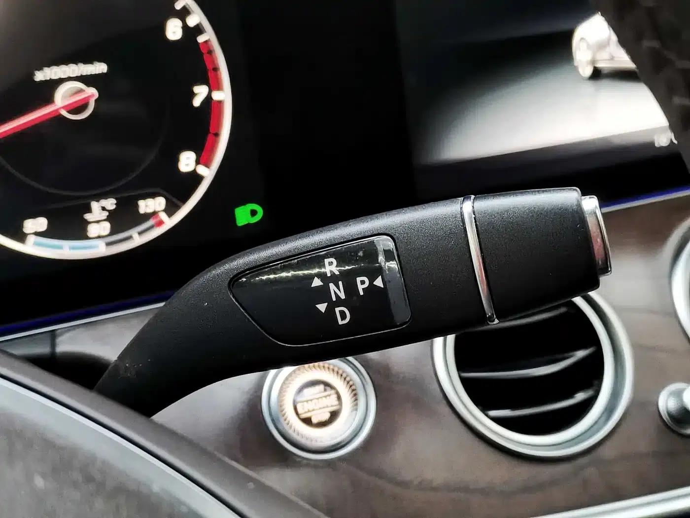 2016 Mercedes-Benz E-Class E 300 L Luxury — миниатюра 20