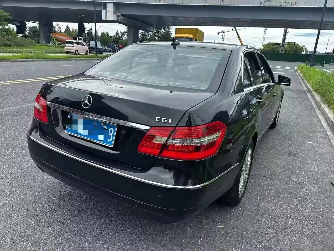 Imported Mercedes-Benz E-Class 2010 E 200 CGI Elegance — миниатюра 2