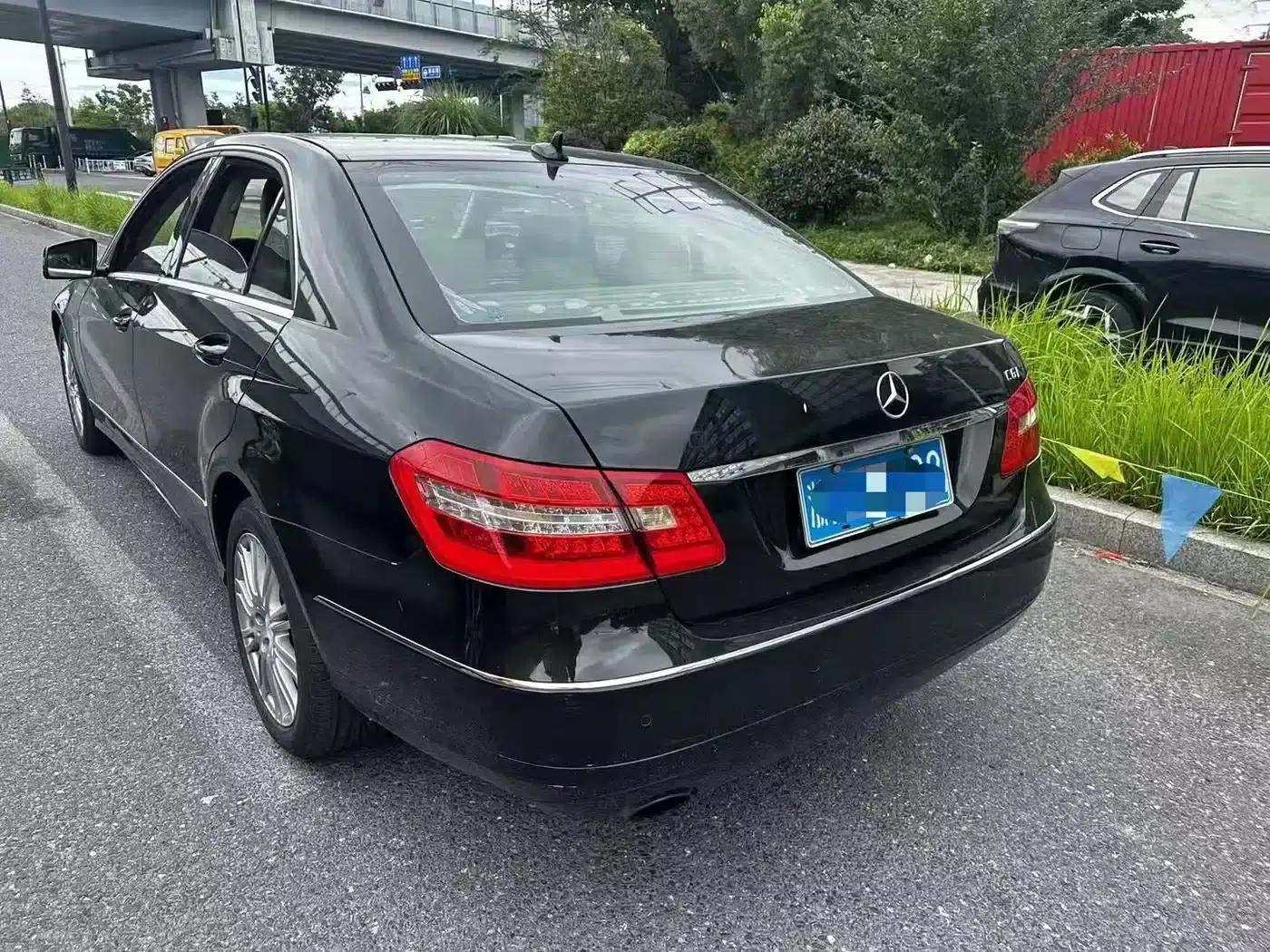 Imported Mercedes-Benz E-Class 2010 E 200 CGI Elegance — миниатюра 3