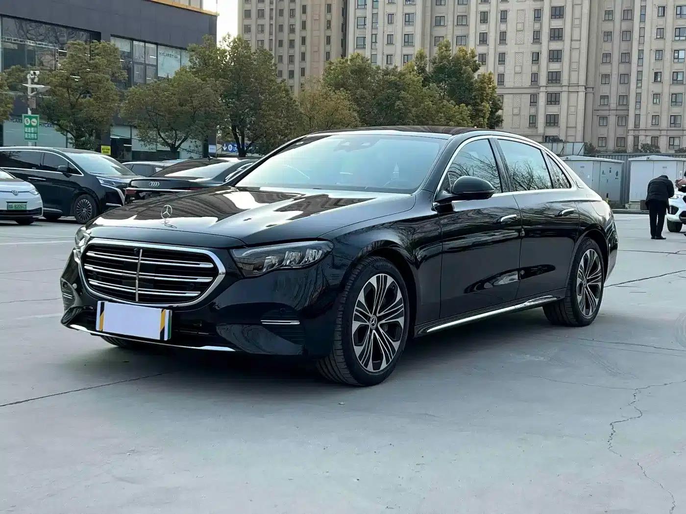 Mercedes-Benz E-Class PHEV 2024 E 350 e L Plug-in Hybrid Sedan — миниатюра 1