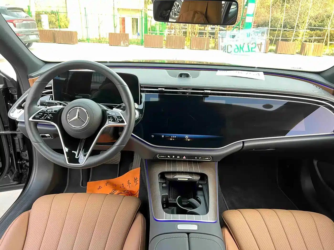 Mercedes-Benz E-Class PHEV 2024 E 350 e L Plug-in Hybrid Sedan — миниатюра 4