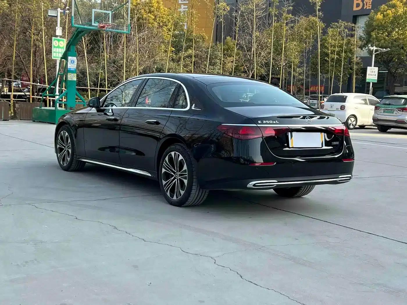 Mercedes-Benz E-Class PHEV 2024 E 350 e L Plug-in Hybrid Sedan — миниатюра 7