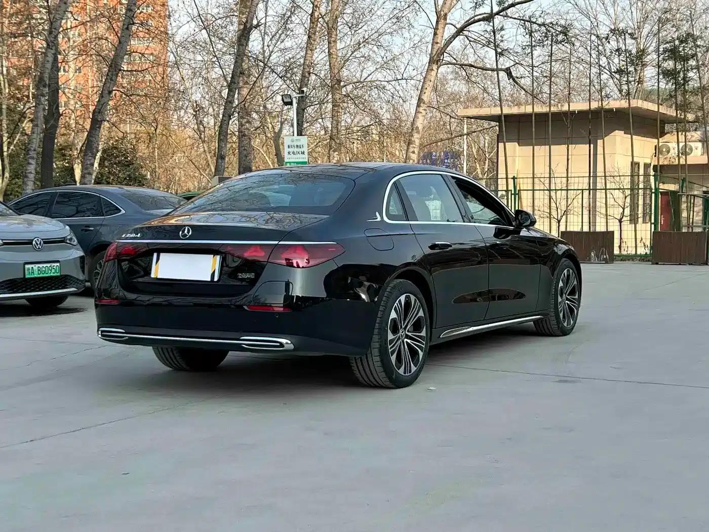 Mercedes-Benz E-Class PHEV 2024 E 350 e L Plug-in Hybrid Sedan — миниатюра 8