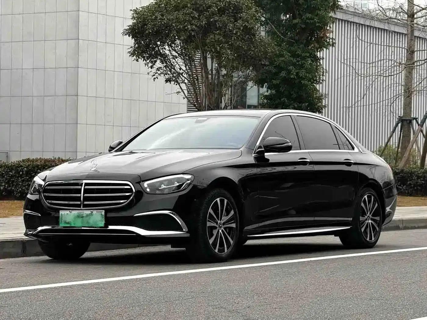Mercedes-Benz E-Class PHEV 2023 E 350 e L Plug-in Hybrid Sports Sedan — миниатюра 1