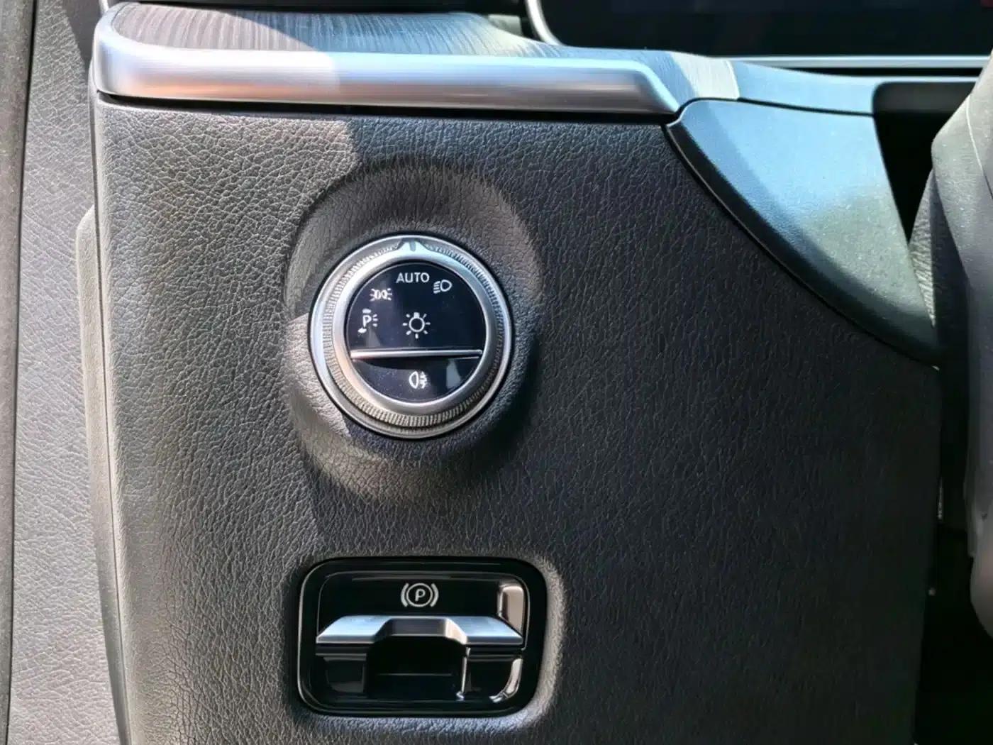 2023 Mercedes-Benz C-Class C 200 L Sport Edition — миниатюра 16